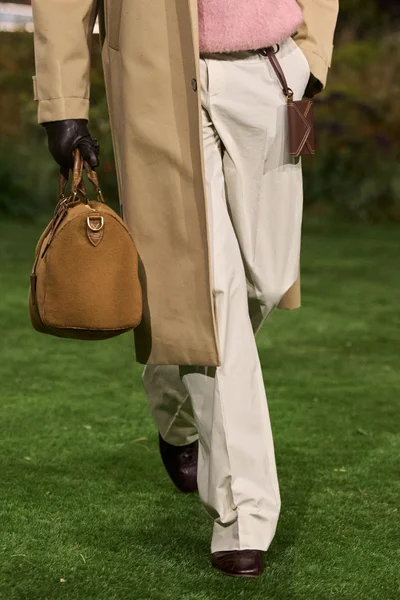 Look 28